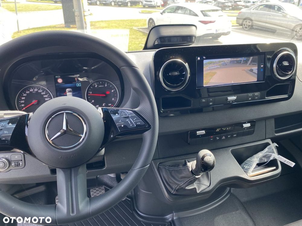 Mercedes-Benz Sprinter - 11