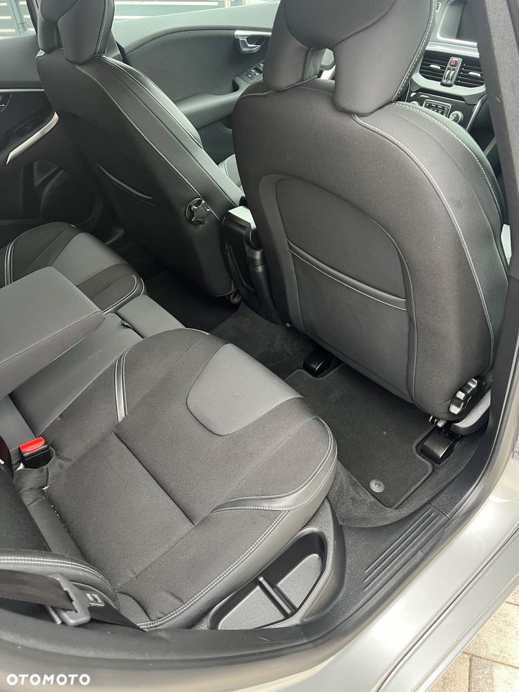 Volvo V40 D2 Drive-E Momentum - 17