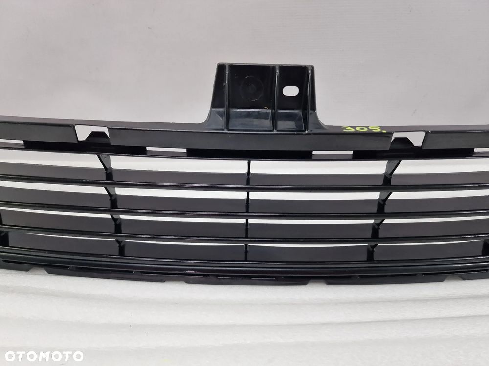 TOYOTA AURIS II LIFT 15- KRATKA ŚRODKOWA ZDERZAKA PRZEDNIEGO PRZÓD , NR 53112-02670 / 53112-02680 , NR AUKCJI KR305 - 4