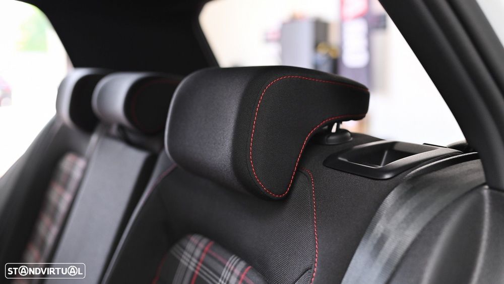 VW Golf 2.0 TSI GTI DSG Performance - 52