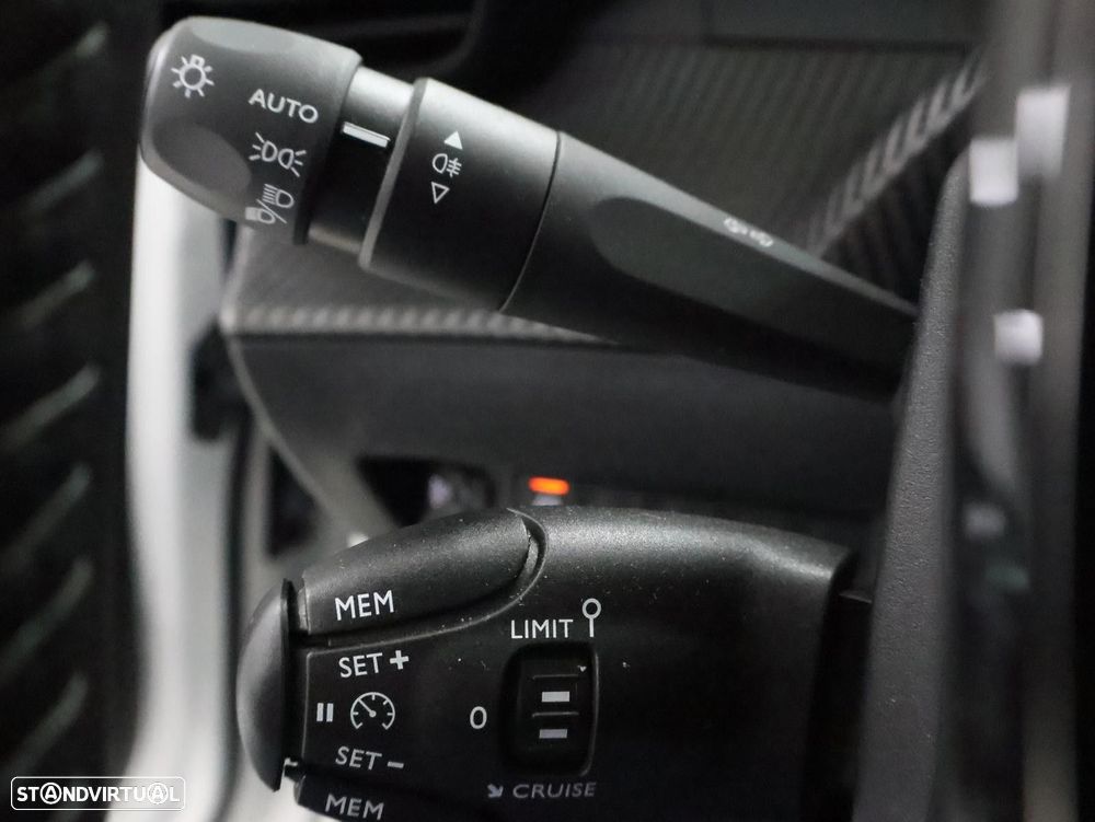 Peugeot 2008 1.5 BlueHDi Allure - 16