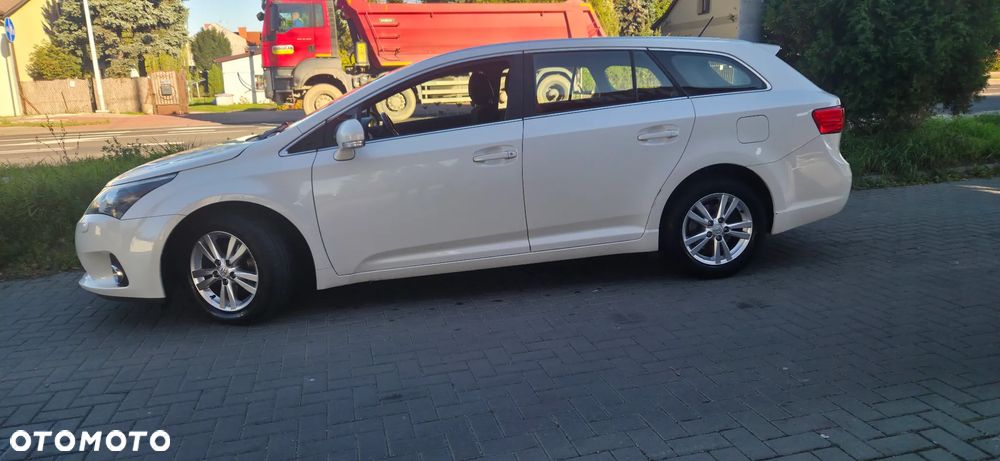 Toyota Avensis 2.0 D-4D Premium - 6