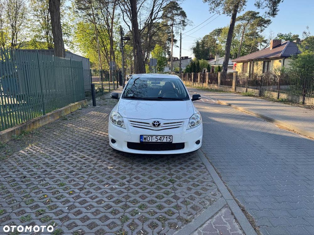 Toyota Auris 1.4 D-4D 2010 - 11