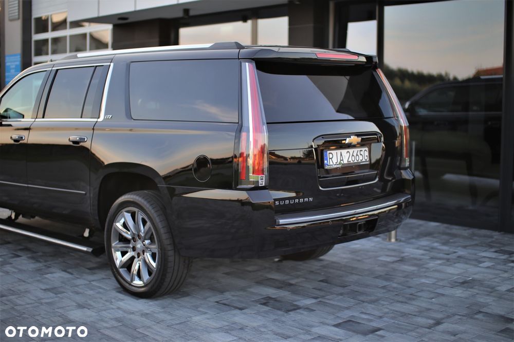Chevrolet Suburban - 4