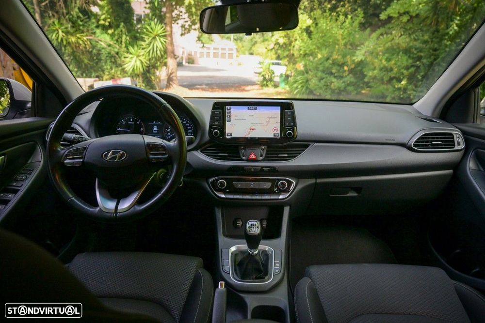 Hyundai i30 1.6 CRDI STyle+Navi - 28