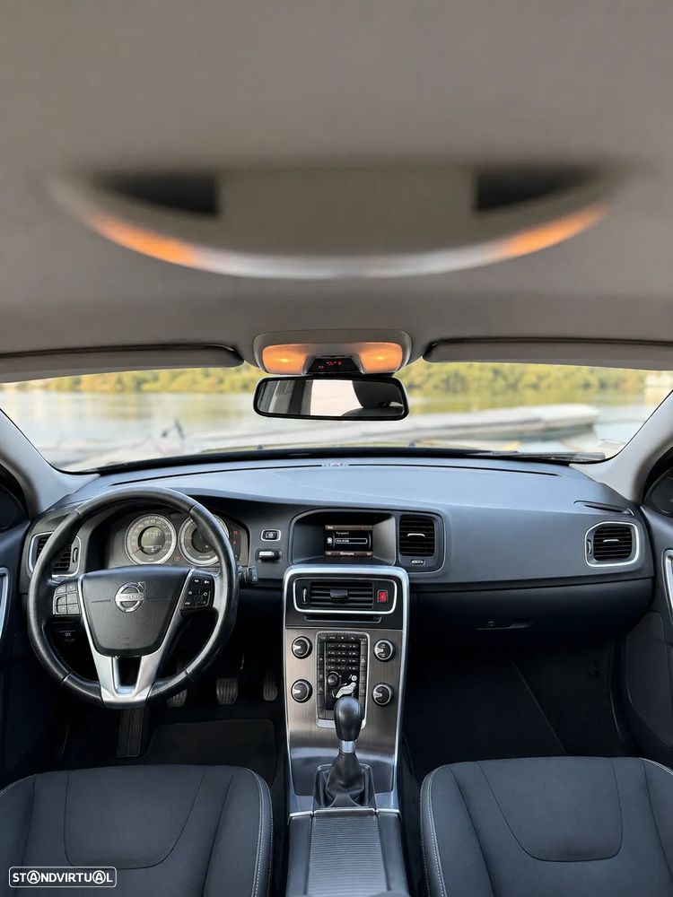 Volvo V60 1.6 D2 Drive Momentum Start/Stop - 9