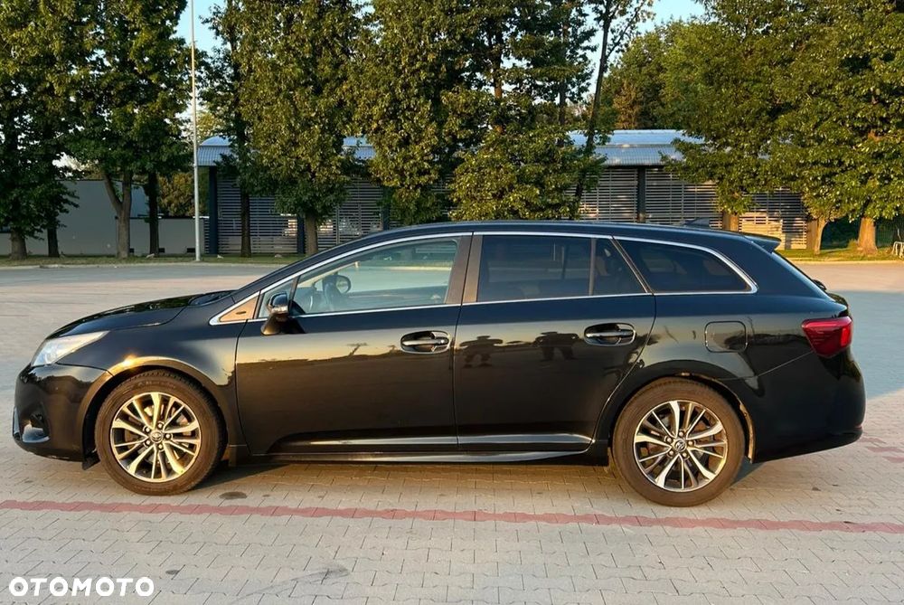 Toyota Avensis 2.0 D-4D Premium - 4
