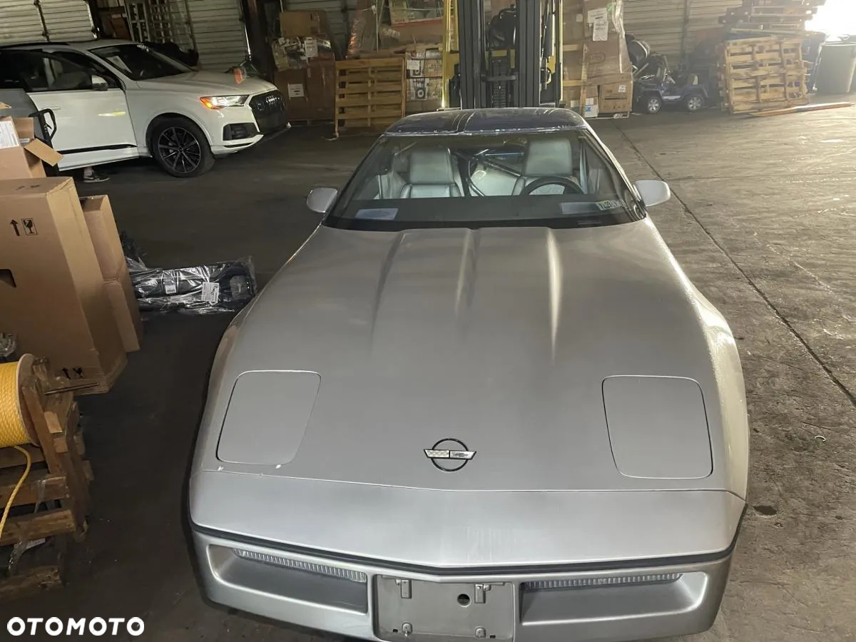 Chevrolet Corvette - 11