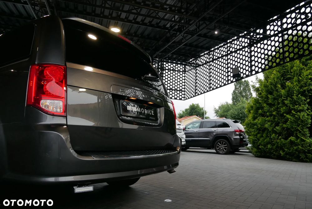 Dodge Grand Caravan - 32
