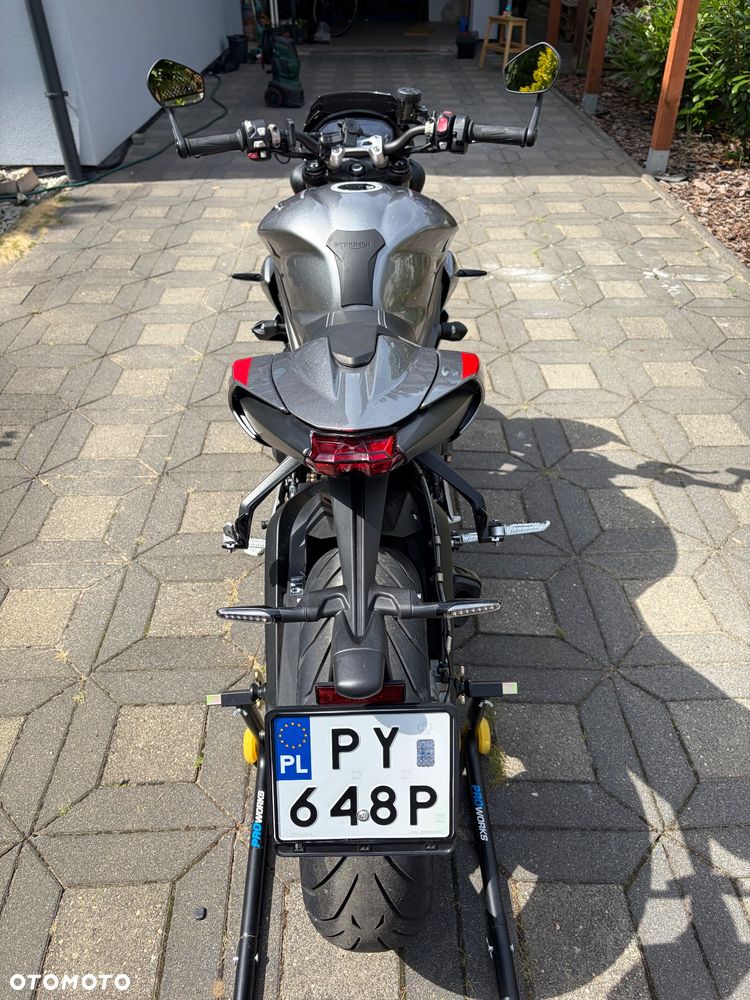 Triumph Street Triple - 18