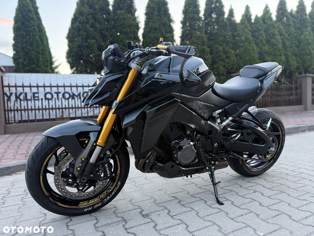 Suzuki GSX - 19