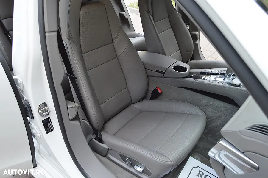 Porsche Panamera 4S PDK - 24
