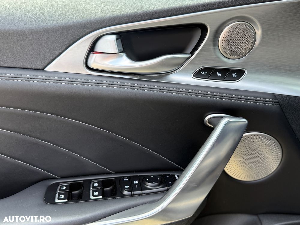 Kia Stinger 3.3 T-GDI 8AT AWD GT - 13