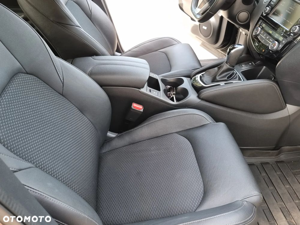 Nissan Qashqai 1.7 dCi Xtronic ALL-MODE 4x4i TEKNA+ - 23