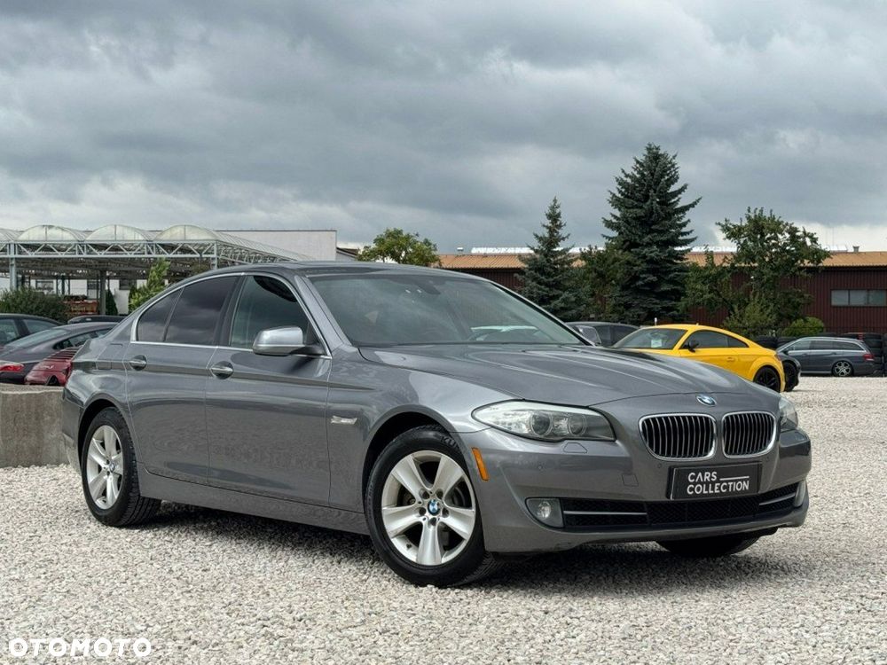 BMW Seria 5 528i xDrive Luxury Line