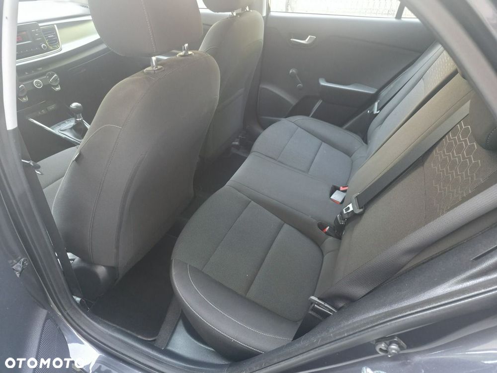 Kia Rio - 8