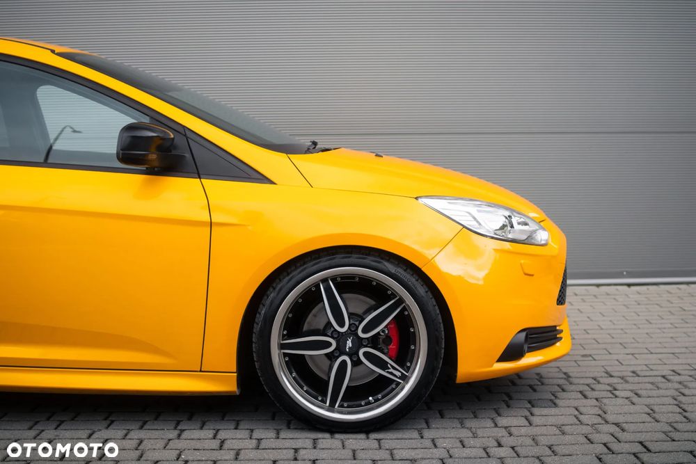 Ford Focus 2.0 EcoBoost ST mit Leder-Exclusiv-Paket - 24