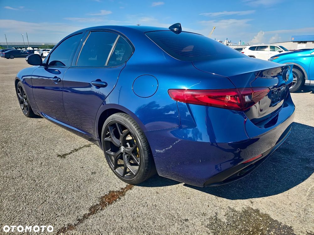 Alfa Romeo Giulia 2.0 Turbo 16V AT8 Veloce - 4
