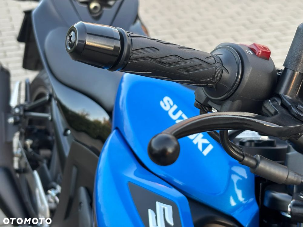 Suzuki GSX - 18