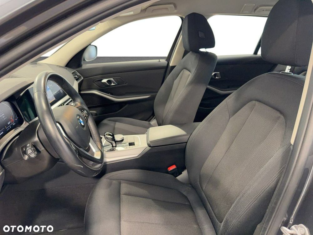 BMW Seria 3 318i - 11