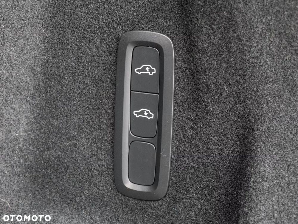 Volvo XC 60 B5 B AWD Ultra Dark - 13
