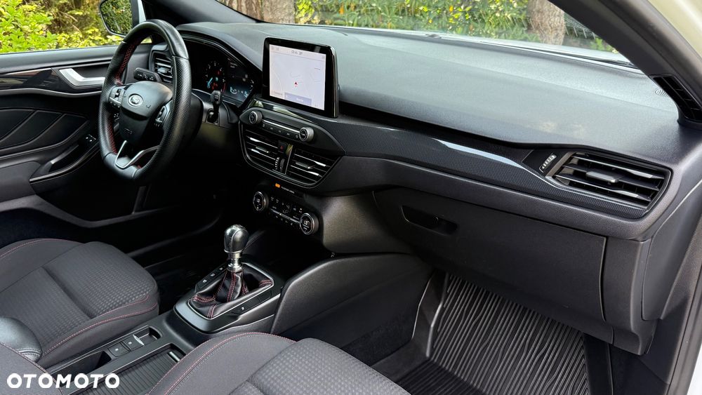Ford Focus 1.5 EcoBlue Start-Stopp-System ST-LINE DESIGN - 19