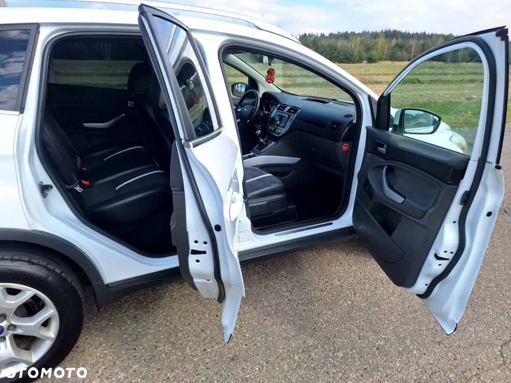 Ford Kuga 2.0 TDCi 2x4 Titanium - 12