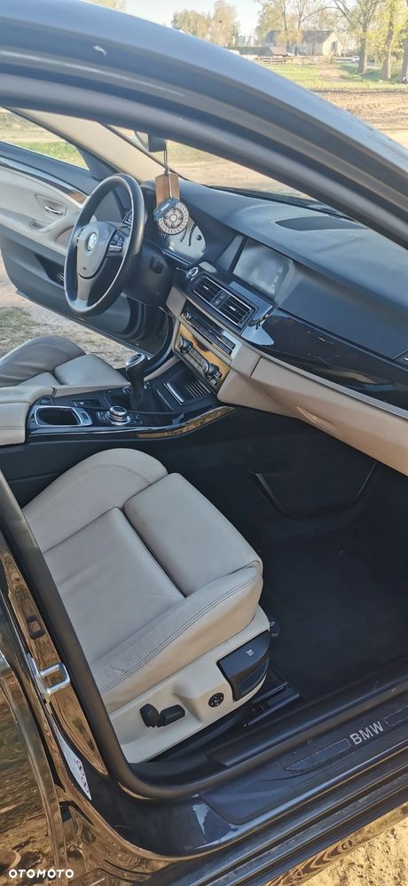 BMW Seria 5 525d - 13