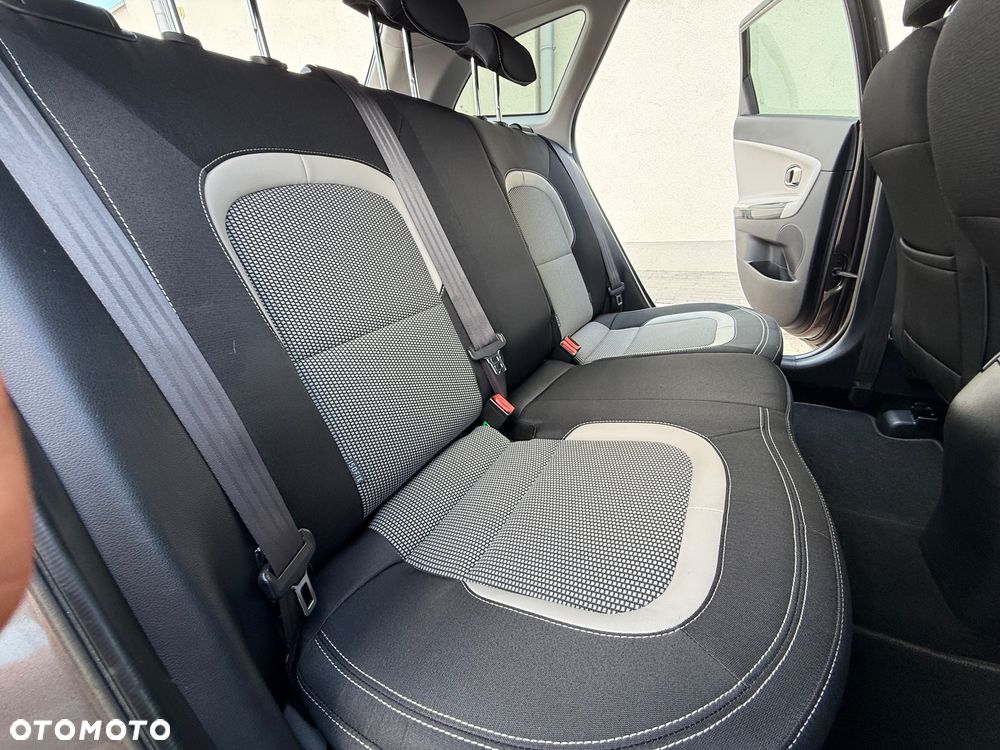 Kia Ceed 1.6 GDI Platinum Edition - 27