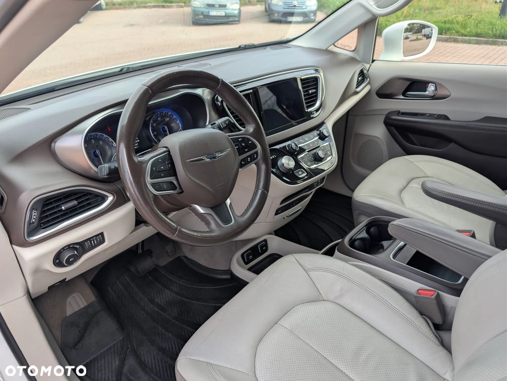 Chrysler Pacifica - 9