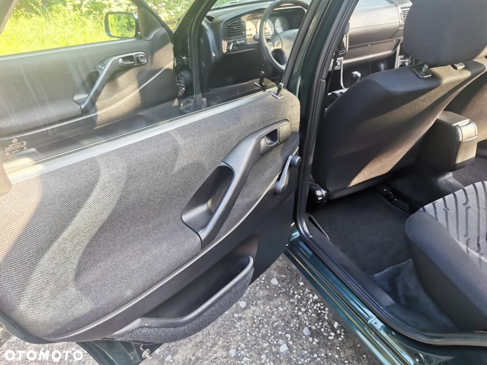 Volkswagen Passat 1.8 GL - 38