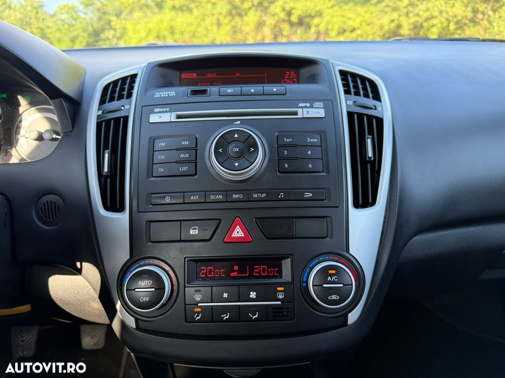 Kia Ceed 1.6 CRDi ISG Business Line - 13