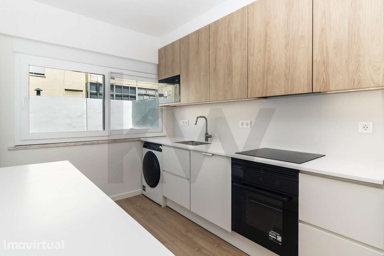 Fantástico T3 Totalmente Remodelado com Logradouro Privativo de 72m2 – - Grande imagem: 4/47