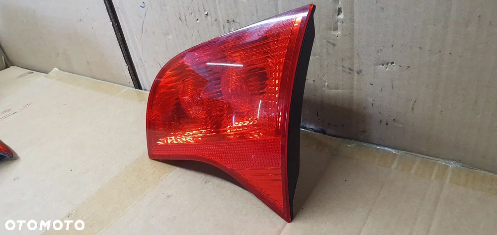 Lampa prawy tył tylna prawa w klapę Audi A4 B7 Kombi 8E9945094 - 4