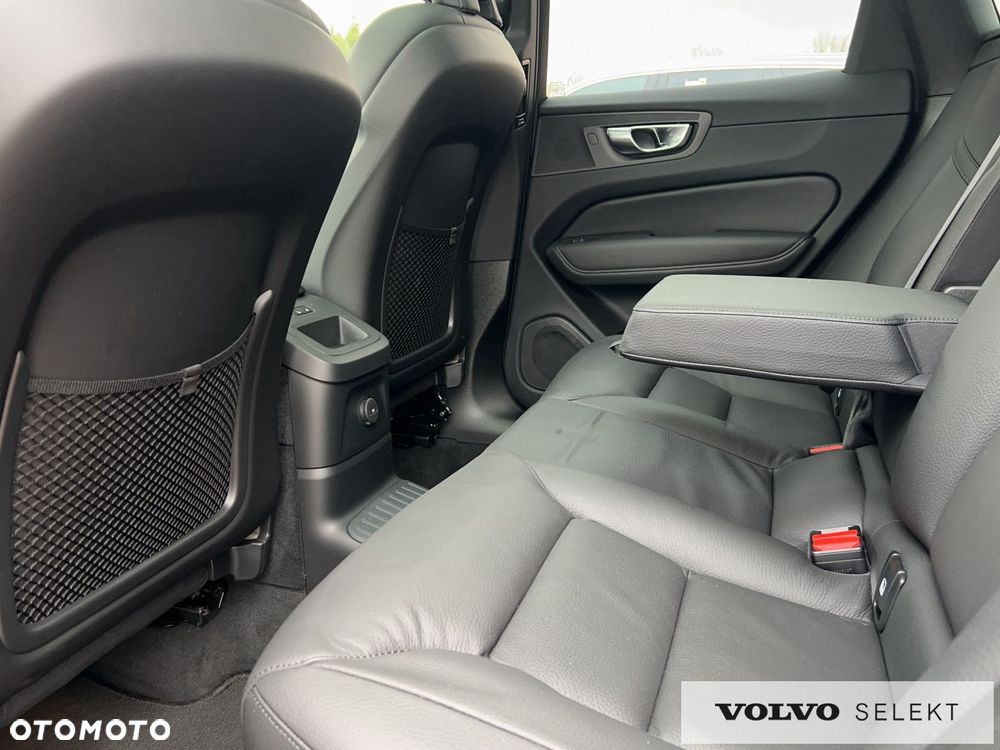 Volvo XC 60 T6 Plug-In Hybrid AWD Plus Dark - 17