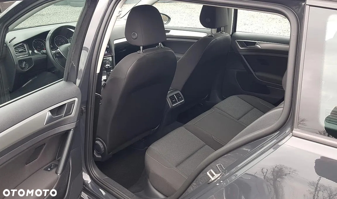 Volkswagen Golf - 28