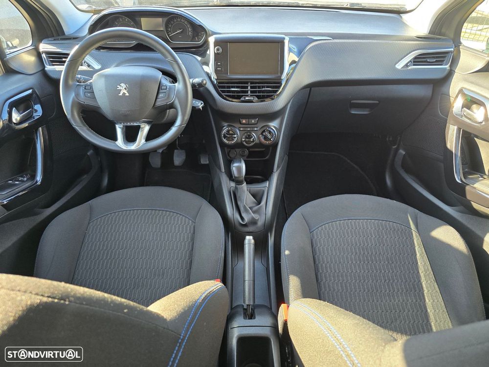Peugeot 208 1.2 PureTech Signature - 18