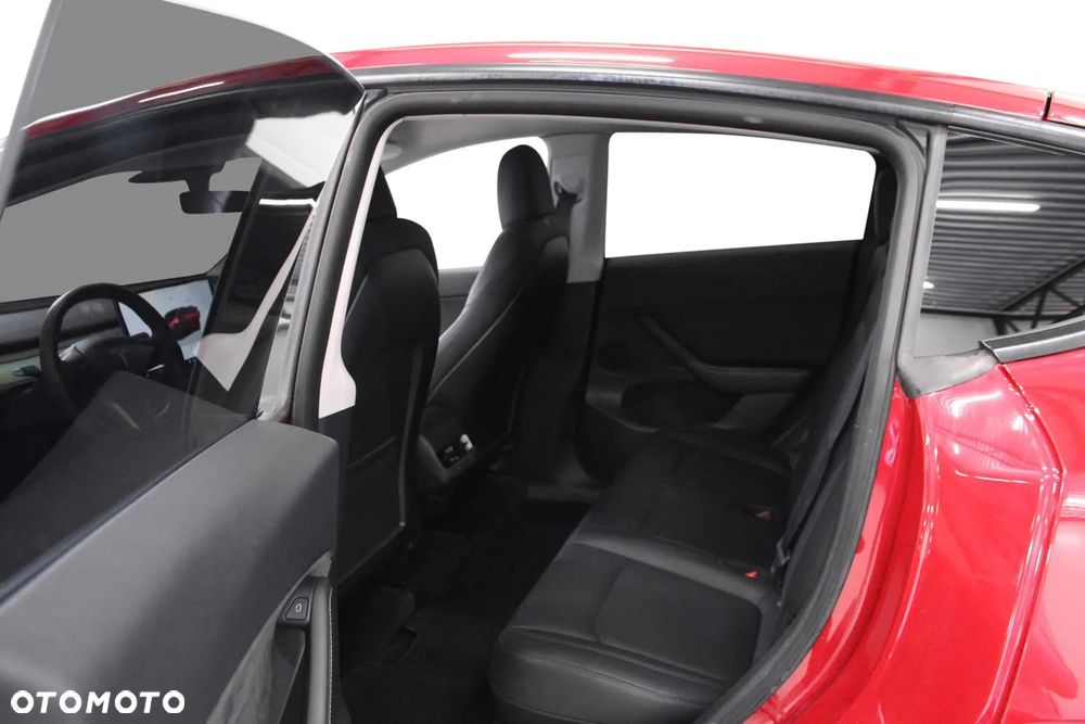 Tesla Model Y Long Range AWD - 11