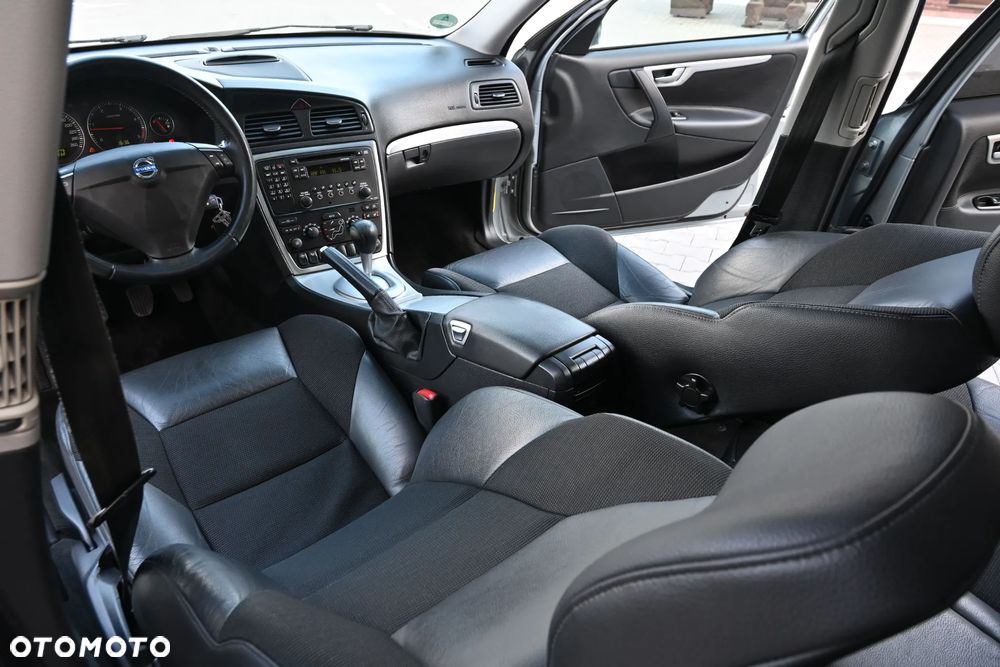 Volvo S60 2.4D5 Momentum - 33