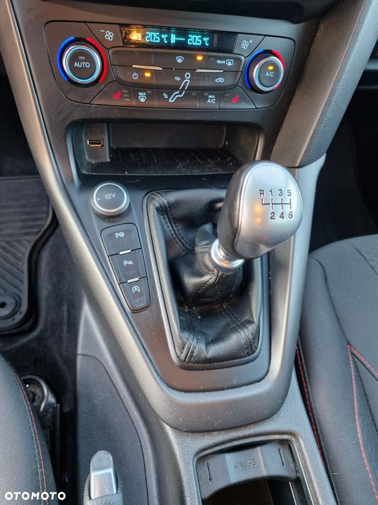 Ford Focus 1.0 EcoBoost ST-Line - 19