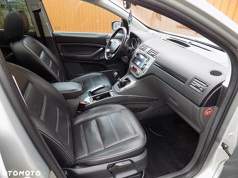 Ford Kuga 2.0 TDCi 2x4 Titanium - 8