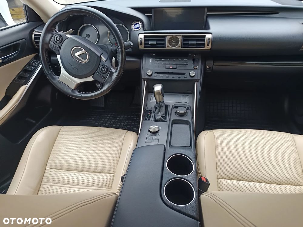 Lexus IS 300h Elite - 12