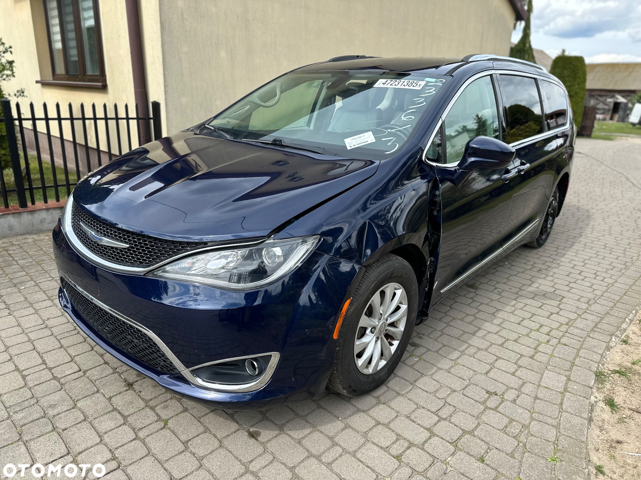 Chrysler Pacifica - 4