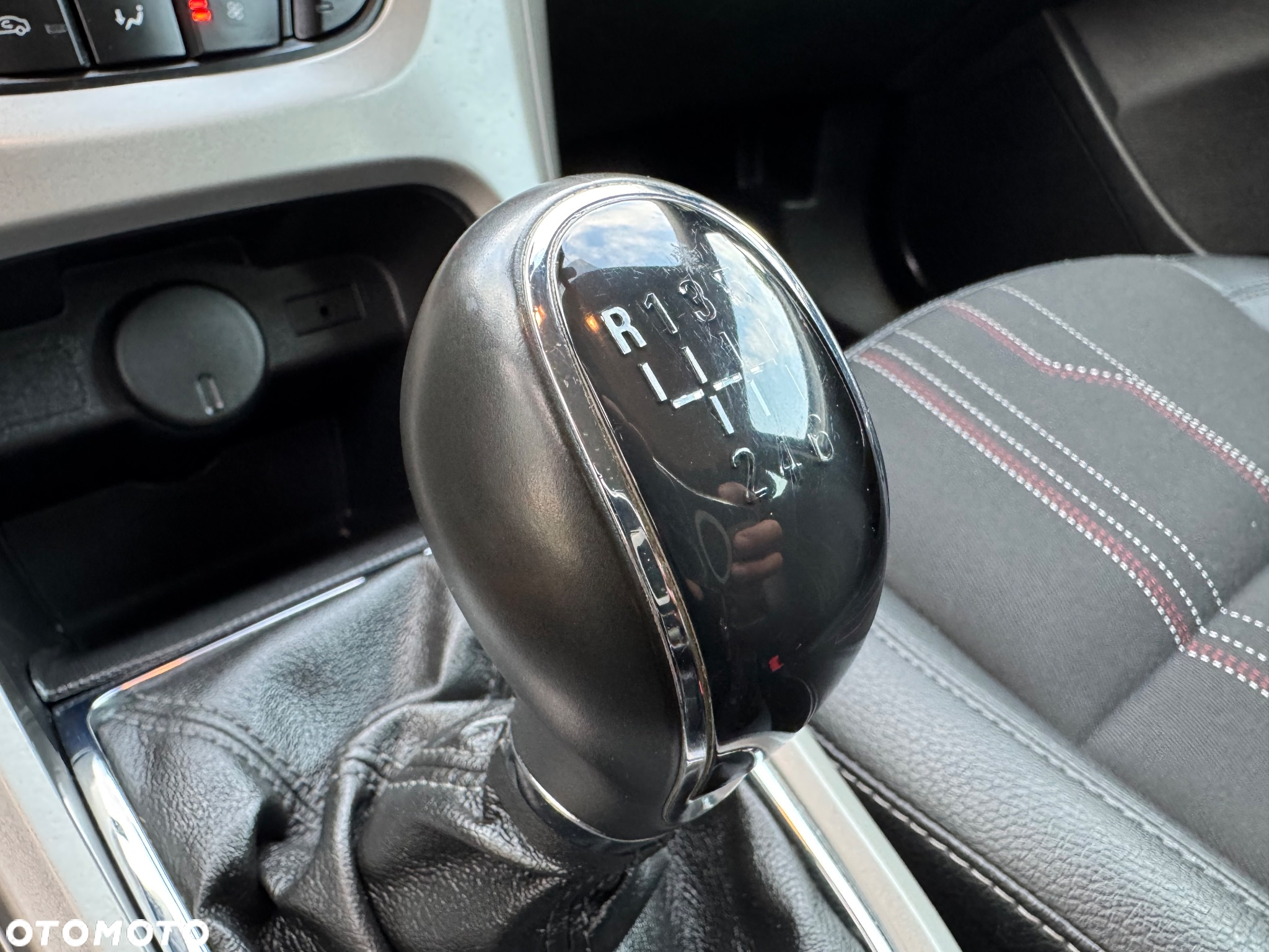 Opel Astra 1.4 Turbo Color Edition - 25