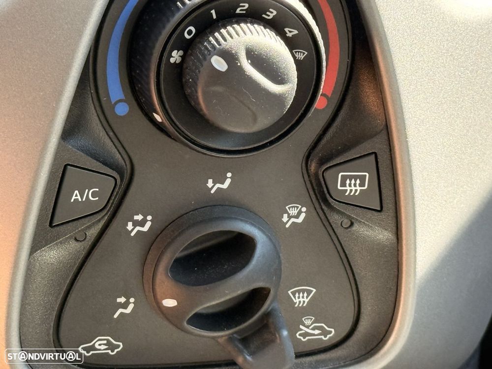 Toyota Aygo 1.0 X-Play+X-Touch - 12