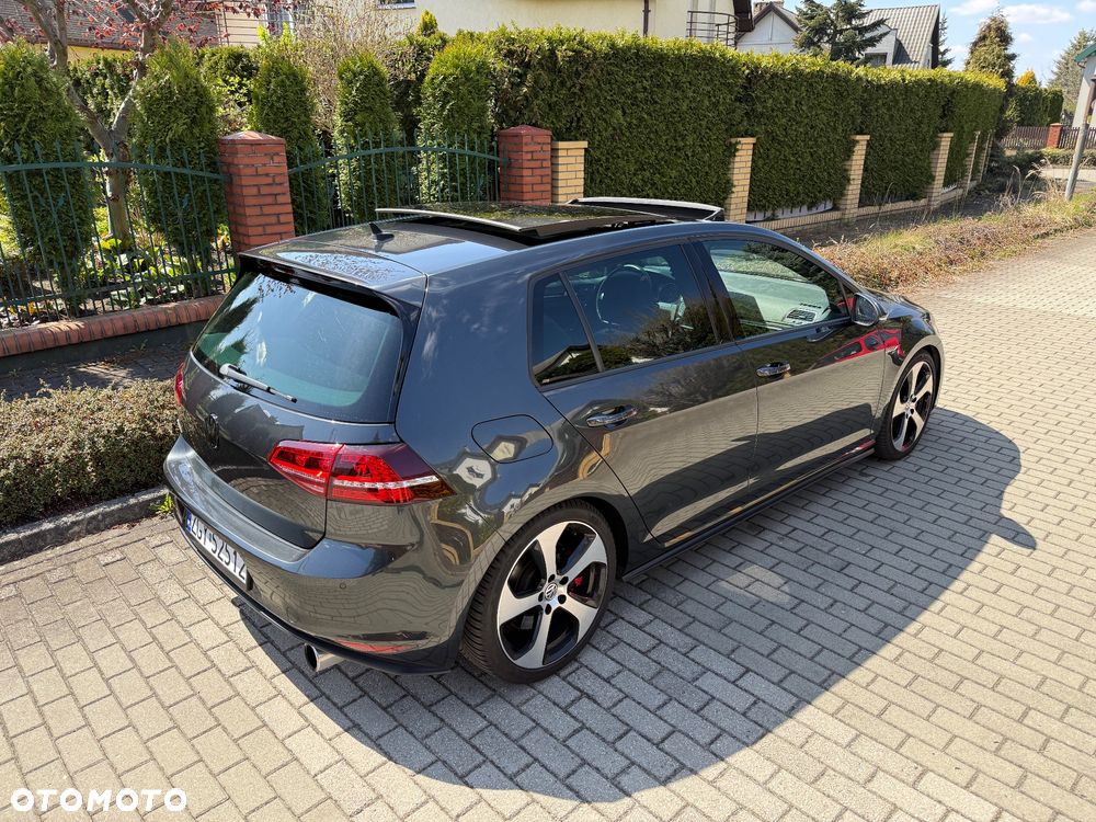 Volkswagen Golf - 24