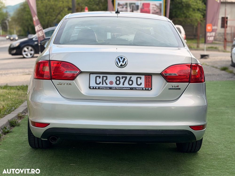 Volkswagen Jetta 1.6 TDI Blue Motion Technology Life - 8