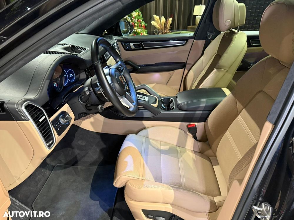 Porsche Cayenne Coupe GTS Tiptronic S - 16