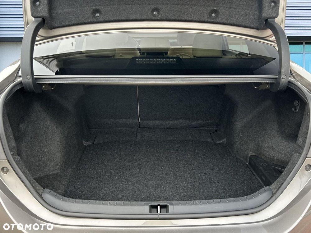 Toyota Corolla 1.6 Prestige EU6 - 24