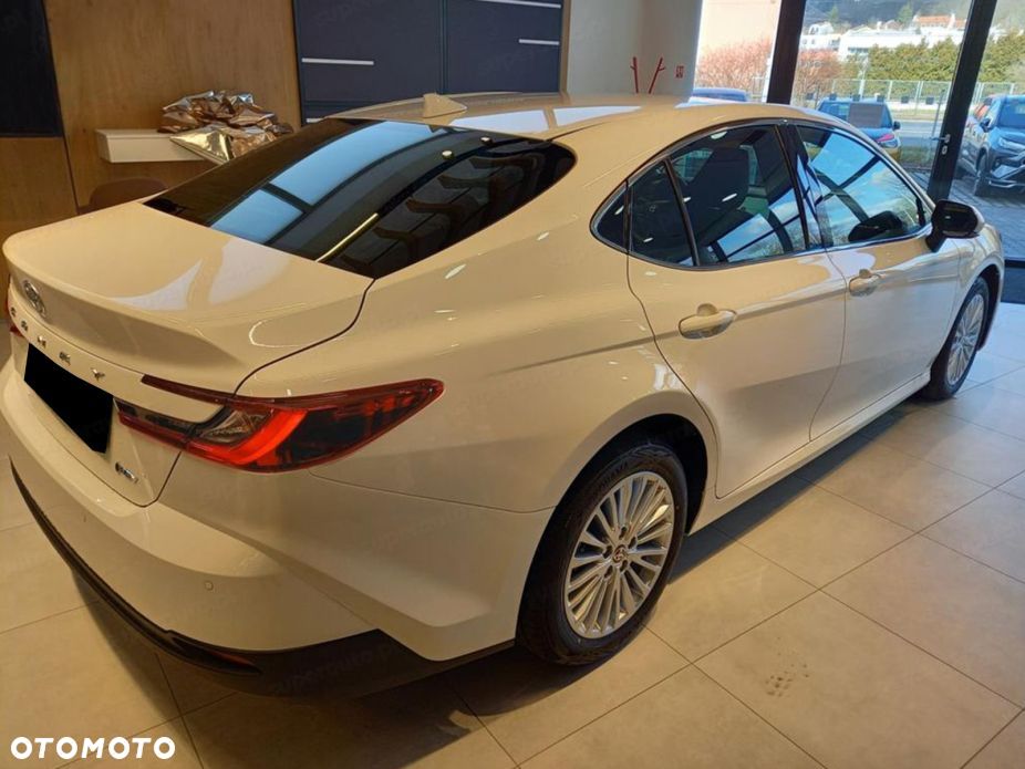 Toyota Camry - 4